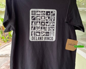 Maglietta DeLand Florida Bingo con Stetson, The Athens, Chess Park, Skydivers e molto altro! Nero Grande