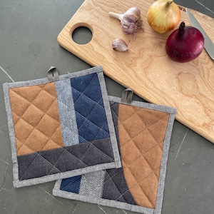 Patchwork Color Block Linen Pot Holders - Minimalist, Scandi Zero waste Housewarming gift for men - Hot pads ONION