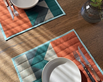Roestgroene linnen tafelplacemats set van 2 - Housewarming Cadeau voor stel - Modern, Boho, Geometrisch, Boerderij Gewatteerde placemats
