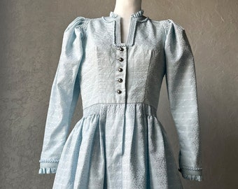 Robe vintage en dirndl autrichien, robe longue jupe bleu ciel