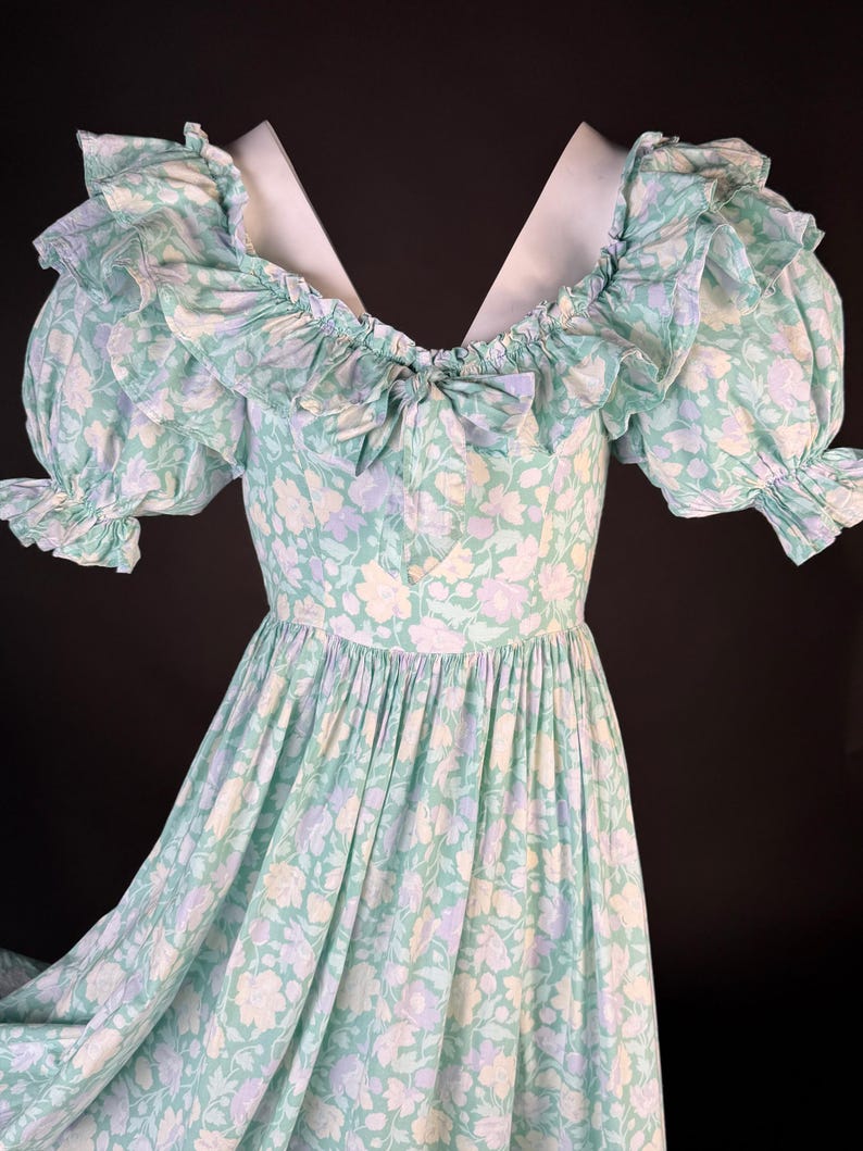 Pastel Robe Rare robe de mariée Laura Ashley bleu sarcelle pastel style époque ...