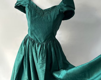 Green pure silk Laura Ashley Vintage retro Dress Midi
