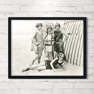 Black and White Photo Beach Beauties Wall Art | Vintage 1920&#39;s Flappers in Swim Suits, Ocean Aesthetic, Beautiful Women in Bathingsuits