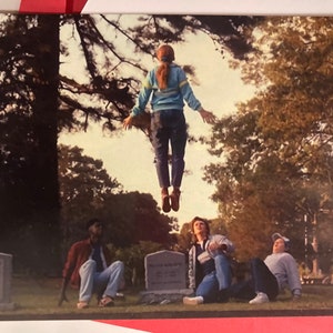 Max Mayfield Levitating (Stranger Things) briefkaart