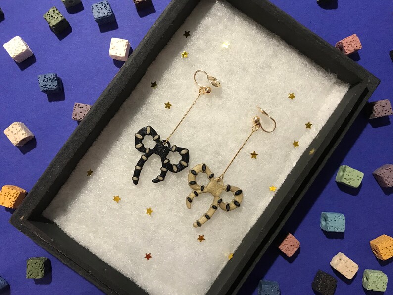 3D printed ribbon earrings