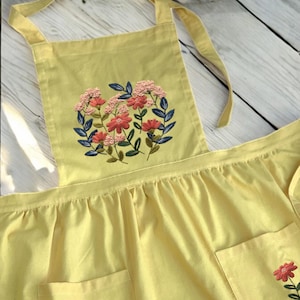 Hand-Embroidered Floral Apron, Floral Apron for Women, Linen Dress Apron, Kitchen/Cooking/Florist/Gardening Apron, Handmade Gift,Daisy Apron