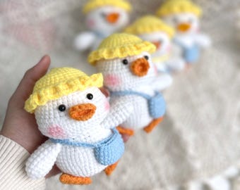 COMPRA 2 Y LLÉVATE 1 GRATIS / Llavero de pato de crochet con bolsa azul, llavero amigurumi, regalo de Pascua, bonito regalo hecho a mano, idea de regalo hecha a mano