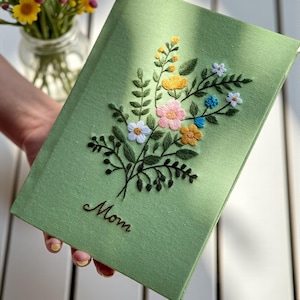 Gepersonaliseerde bloemen handgemaakt notitieboek, vintage handgeborduurd boek met stofomslag, gepersonaliseerd A5-geheim, recepten, cadeau voor moeder Style 12
