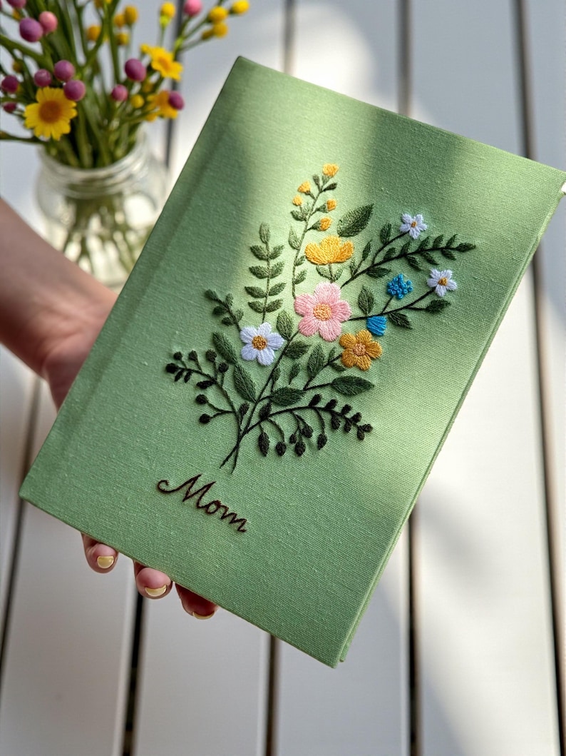 Gepersonaliseerde bloemen handgemaakt notitieboek, vintage handgeborduurd boek met stofomslag, gepersonaliseerd A5-geheim, recepten, cadeau voor moeder Style 12