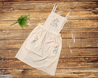 Natural Embroidered Floral Apron With Lace Trim for Her, Hand Embroidered Apron, Flower Embroidery Linen Apron, Apron Dress for Women