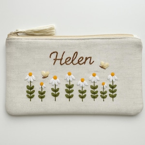 Custom Name Daisies &Bee Hand Embroidered Pouch, Floral Linen Wallet, Handmade Makeup Bag, Bridesmaid Gift, Linen Embroidery Gift for Mother