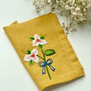 Hand Embroidered Handkerchief, Custom Linen Handkerchief, Floral Handkerchief Wedding Gift, Bridal Handkerchief, Personalized Gift Idea