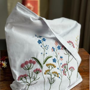 Wildblumen Stickerei Einkaufstasche, Handstickerei Linie Tasche, Handgestickte Leinentasche, Stickerei Markttasche, handgemachte Einkaufstasche, Frauentasche