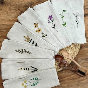 Custom Wildflower Hand Embroidered Linen Dinnerware Set, Personalized Linen Placemats and Napkins Set, Soft Pure Linen Napkins/Placemat