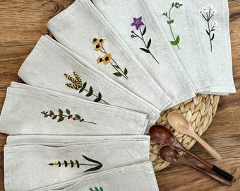 Custom Wildflower Hand Embroidered Linen Dinnerware Set, Personalized Linen Placemats and Napkins Set, Soft Pure Linen Napkins/Placemat