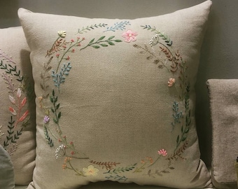 Circle Floral Hand Embroidery Pillowcase, Handmade Cushion Cover, Floral Linen Pillow Cover, Living Room Decor, Handmade Gift