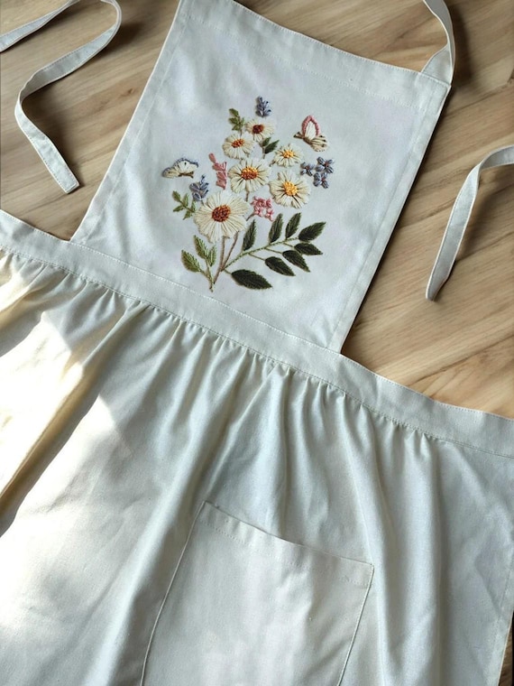手刺繍の蝶の花柄エプロン、ポケット付きカスタムガーデニング