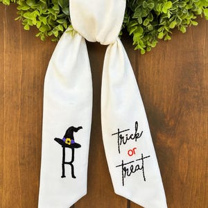 Personalisierte Hexenhut Hand bestickte Halloween Kranz Schärpe, handgemachte Leinenkranz Schleife, Halloween Dekoration, Housewarming Geschenk, Kranz Schärpe