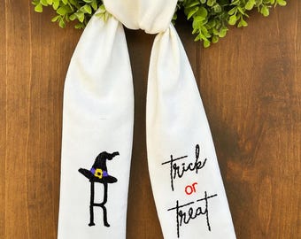 Gepersonaliseerde heksenhoed handgeborduurde halloween krans sjerp, handgemaakte linnen krans strik, decor halloween huis, housewarming cadeau, sjerp krans