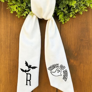 Personalisierte gruselige Geist Hand bestickt Halloween Kranz Schärpe, benutzerdefinierte handgemachte Leinen Kranz Schleife, Halloween Dekoration, saisonale Kranz Schärpe