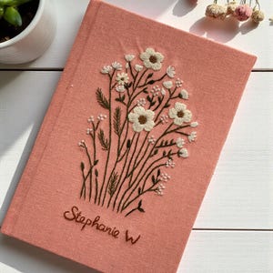 Gepersonaliseerde bloemen handgemaakt notitieboek, vintage handgeborduurd boek met stofomslag, gepersonaliseerd A5-geheim, recepten, cadeau voor moeder Style 8