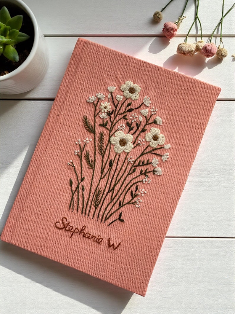 Gepersonaliseerde bloemen handgemaakt notitieboek, vintage handgeborduurd boek met stofomslag, gepersonaliseerd A5-geheim, recepten, cadeau voor moeder Style 8