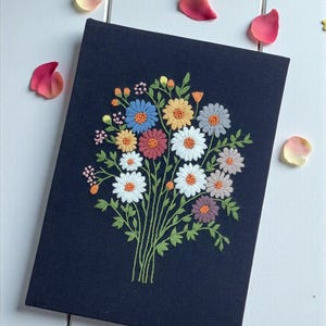 Gepersonaliseerde bloemen handgemaakt notitieboek, vintage handgeborduurd boek met stofomslag, gepersonaliseerd A5-geheim, recepten, cadeau voor moeder Style 9