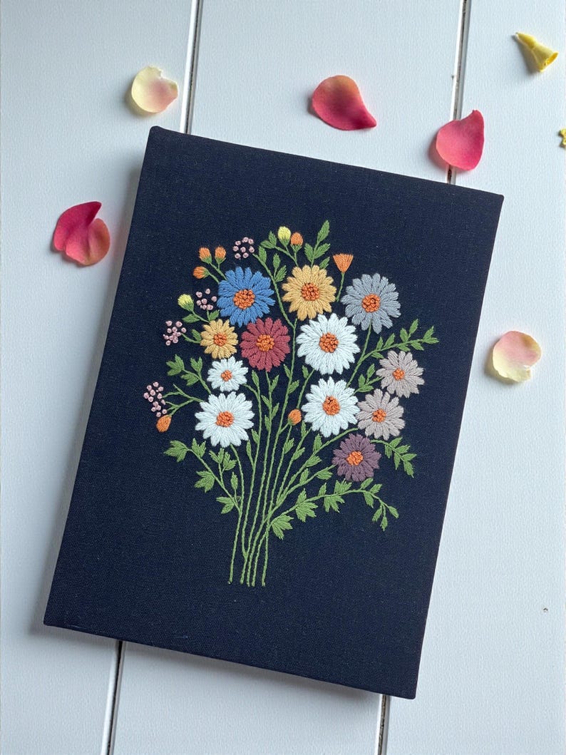 Gepersonaliseerde bloemen handgemaakt notitieboek, vintage handgeborduurd boek met stofomslag, gepersonaliseerd A5-geheim, recepten, cadeau voor moeder Style 9