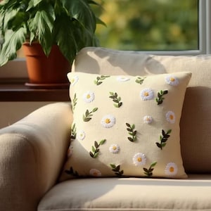 Custom Hand Embroidered Daisies Linen Pillowcase, Handmade Cushion Cover, Floral Linen Pillow Cover, Botanical Living Room Decoration