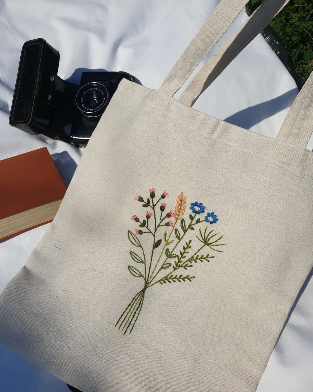 Floral Embroidered Lace Trim Linen Bag