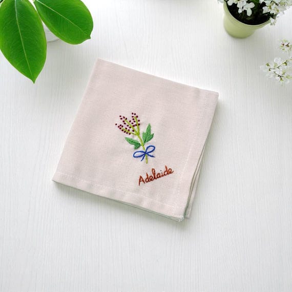 花とミツバチの刺繍入りリネンハンカチ（ブルー系） パーソナライズ