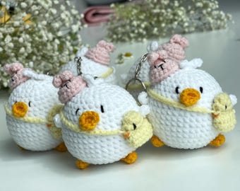 COMPRA 2 Y LLÉVATE 1 GRATIS / Llavero de pato de crochet terminado con gorro de conejito, llavero amigurumi, regalo de Pascua, bonito regalo hecho a mano, idea de regalo hecha a mano