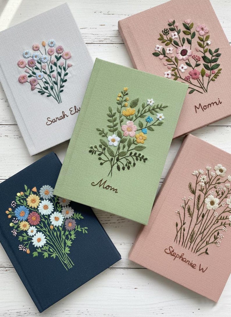 Gepersonaliseerde bloemen handgemaakt notitieboek, vintage handgeborduurd boek met stofomslag, gepersonaliseerd A5-geheim, recepten, cadeau voor moeder afbeelding 1