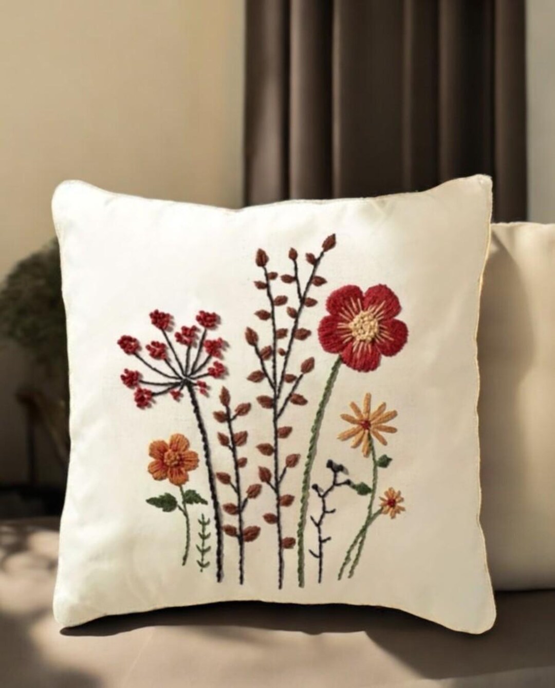 野花の手刺繍枕カバー、ハンドメイドクッションカバー、花柄リネン枕