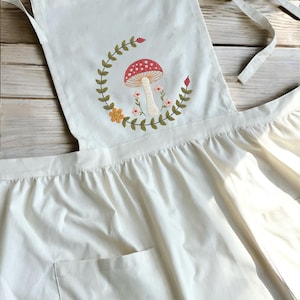 Mushroom Embroidery Linen Apron, Personalized Apron Dress for Women, Hand Embroidered Linen Apron, Kitchen/Cooking/Florist/Gardening Apron