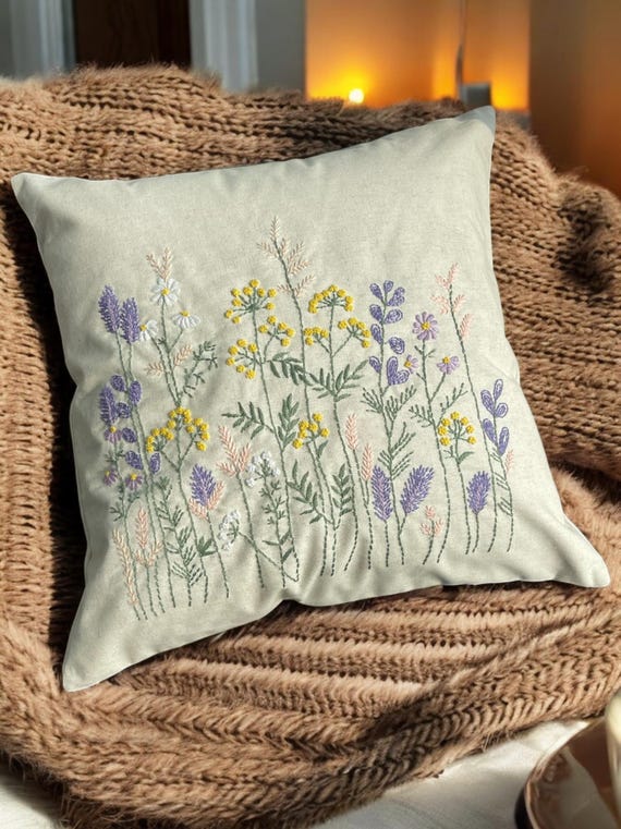 刺繍入りの素朴なリネン枕、手作りの野花クッション、リネン枕カバー