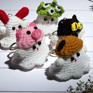 Crochet Ghost Keychain, Ghost Car Mirror Hanging Accessory, Cute Spooky Ornament, Handmade New Car Gift Idea, Halloween Car Decoration/Charm