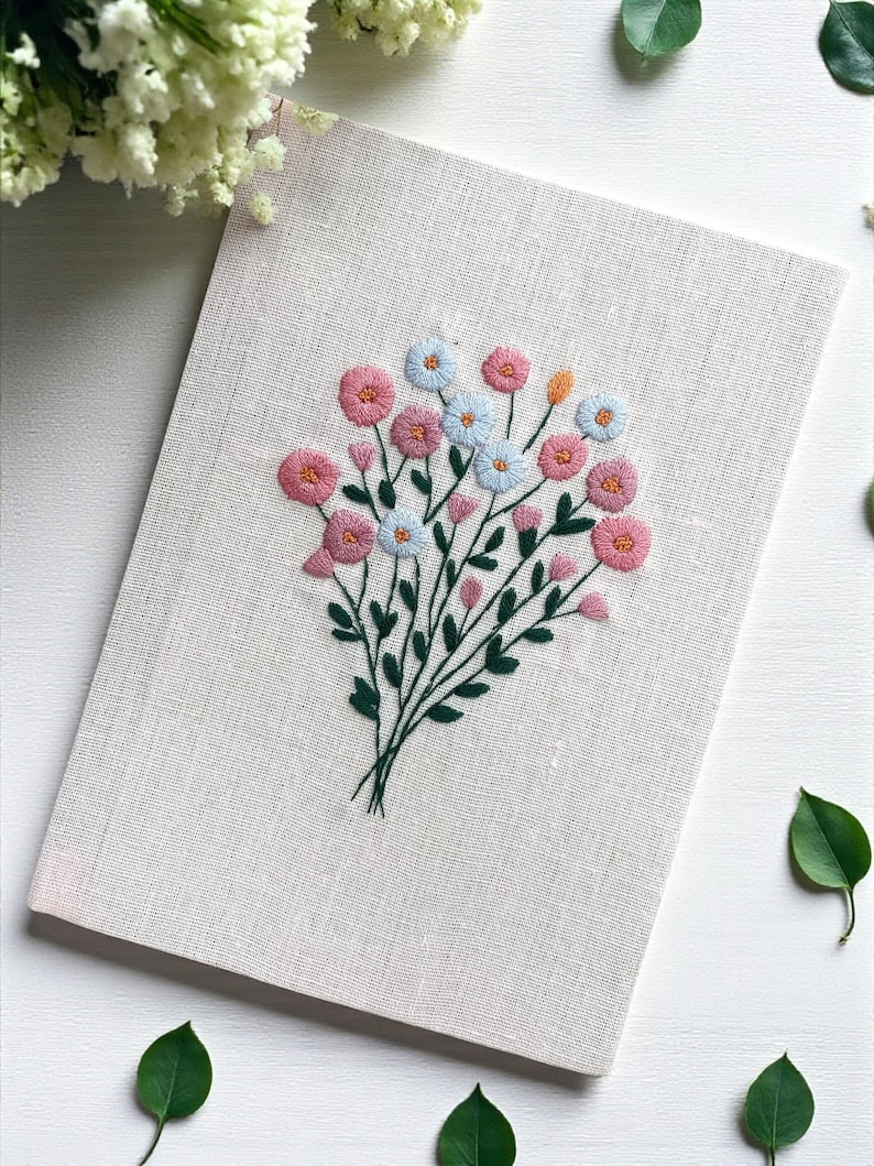 Gepersonaliseerde bloemen handgemaakt notitieboek, vintage handgeborduurd boek met stofomslag, gepersonaliseerd A5-geheim, recepten, cadeau voor moeder Style 7