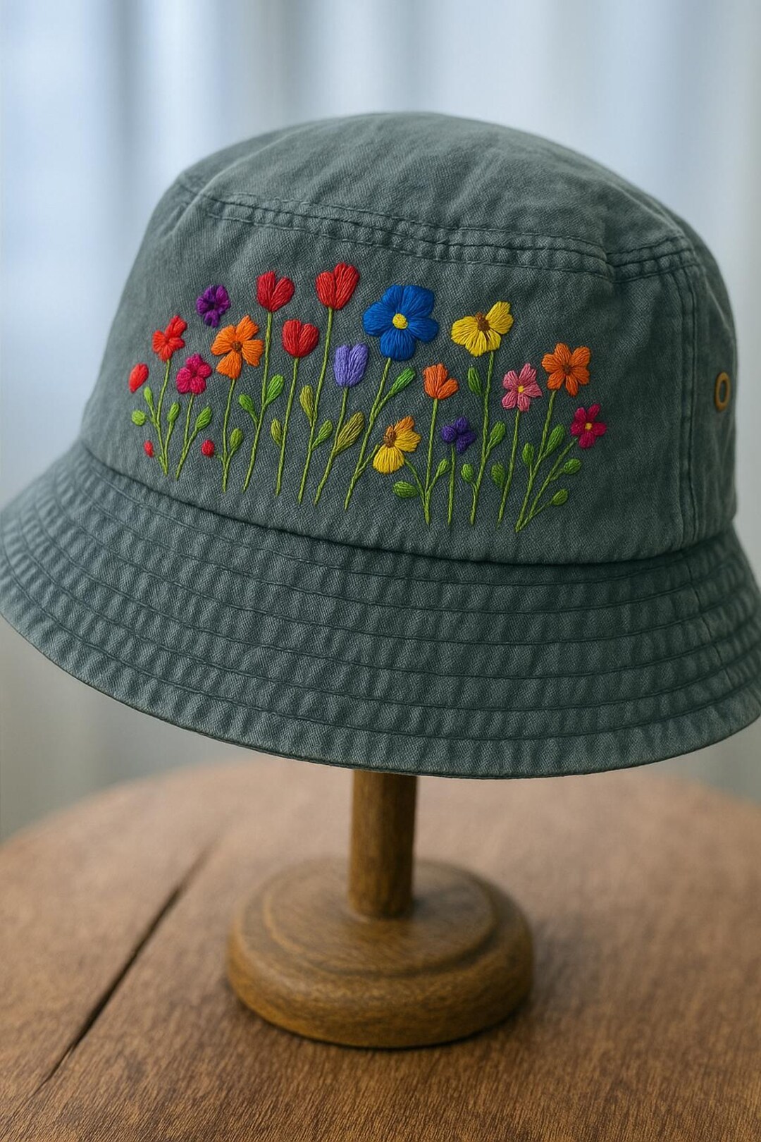 手刺繍のワイルドフラワーバケットハット、ヴィンテージ風の夏用