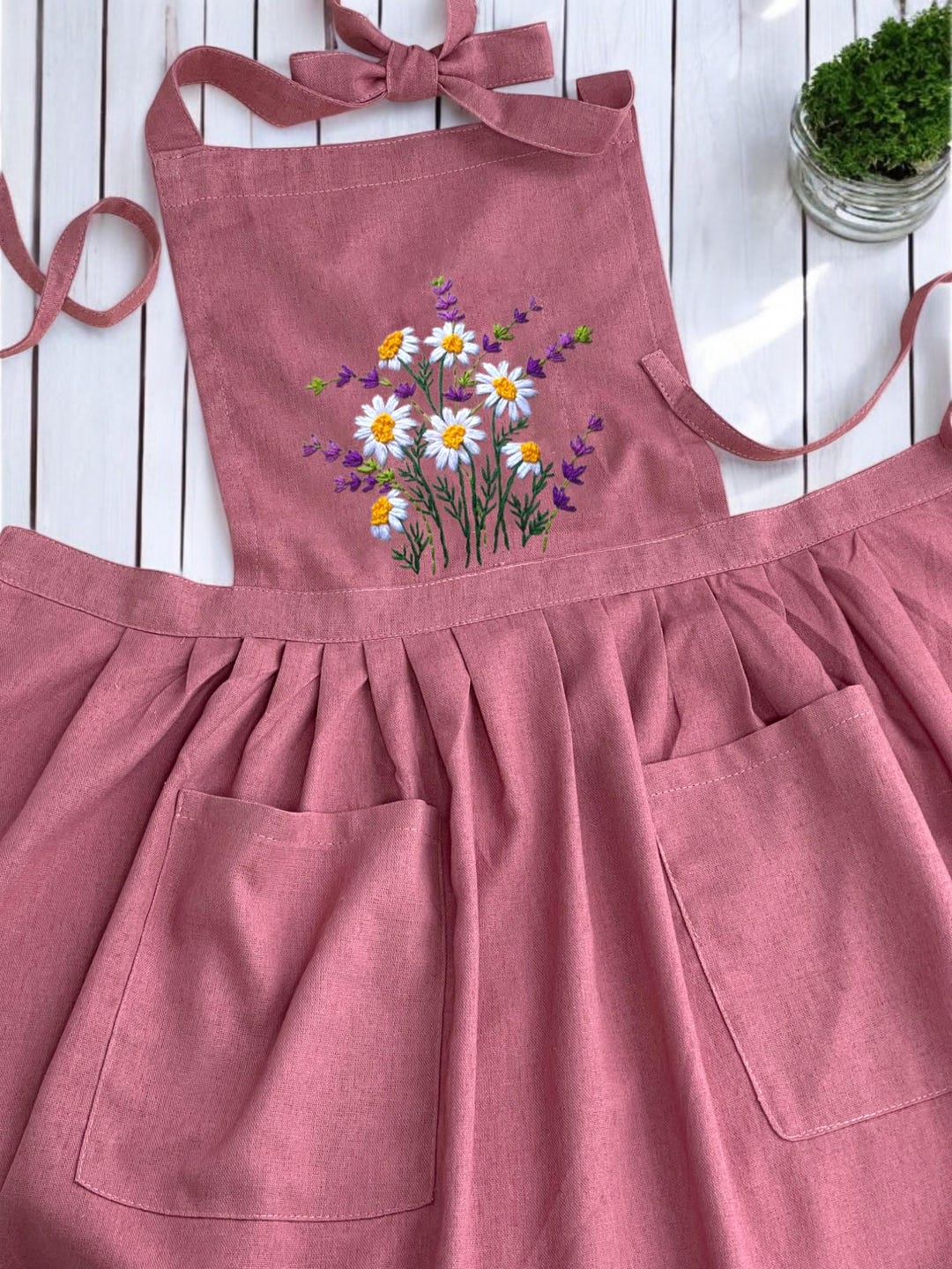 Hand-embroidered Daisy Garden Apron, Personalized Embroidered 