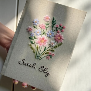 Gepersonaliseerde bloemen handgemaakt notitieboek, vintage handgeborduurd boek met stofomslag, gepersonaliseerd A5-geheim, recepten, cadeau voor moeder Style 13