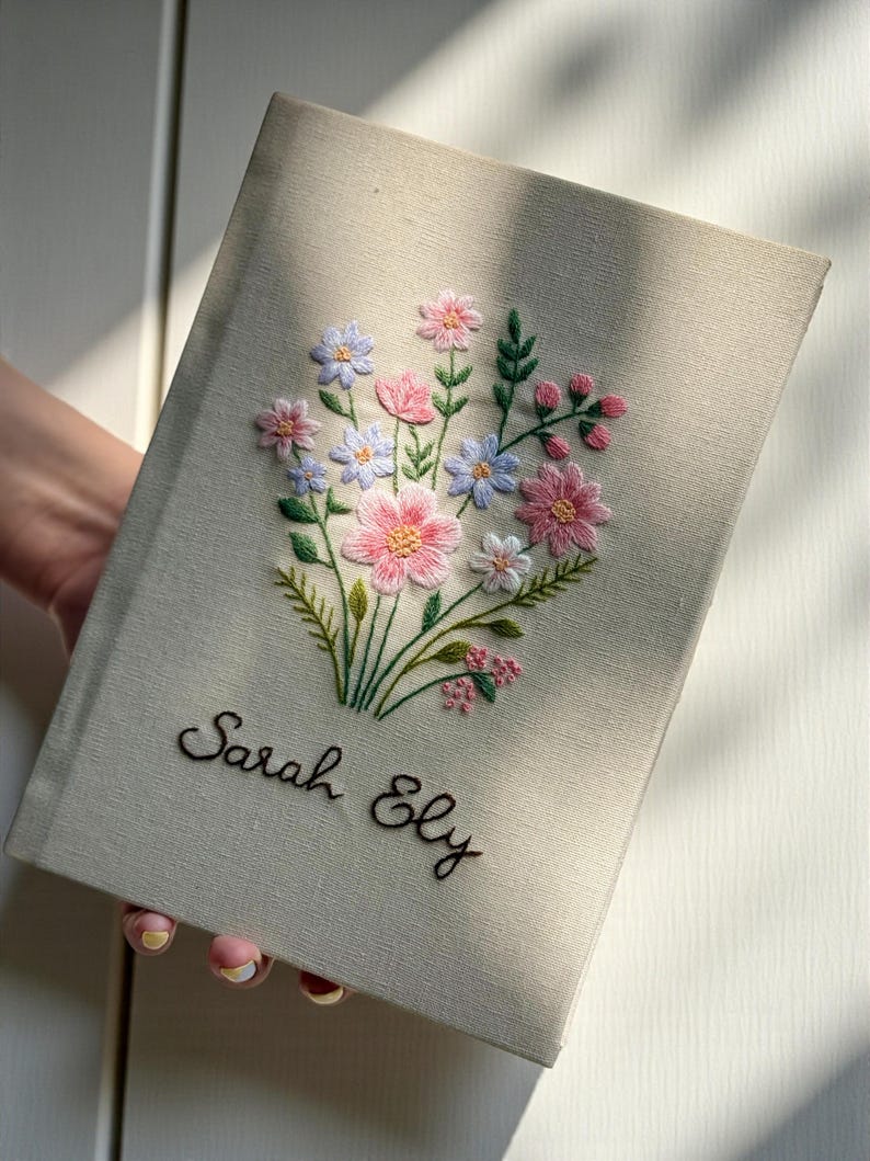 Gepersonaliseerde bloemen handgemaakt notitieboek, vintage handgeborduurd boek met stofomslag, gepersonaliseerd A5-geheim, recepten, cadeau voor moeder Style 13