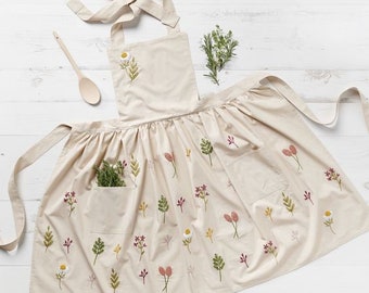 Flower Embroidery Apron for Her, Hand Embroidered Apron, Natural Embroidery Linen Apron, Apron Dress for Women, Mother's Day Gift