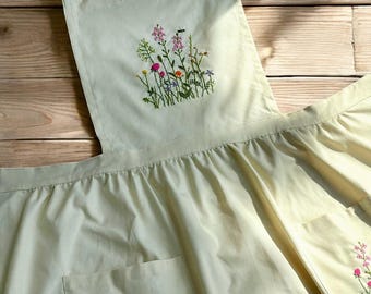 Personalized Natural Flower Garden Embroidered Apron, Hand Embroidered Apron, Kitchen/Cooking/Florist/Gardening Apron, Handmade Gift for Her