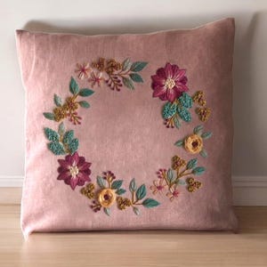 Hand Embroidered Flower Wreath Linen Pillow, Handmade Floral Cushion, Linen Pillow Cover, Living Room Decor, Home Decor, Handmade Gift