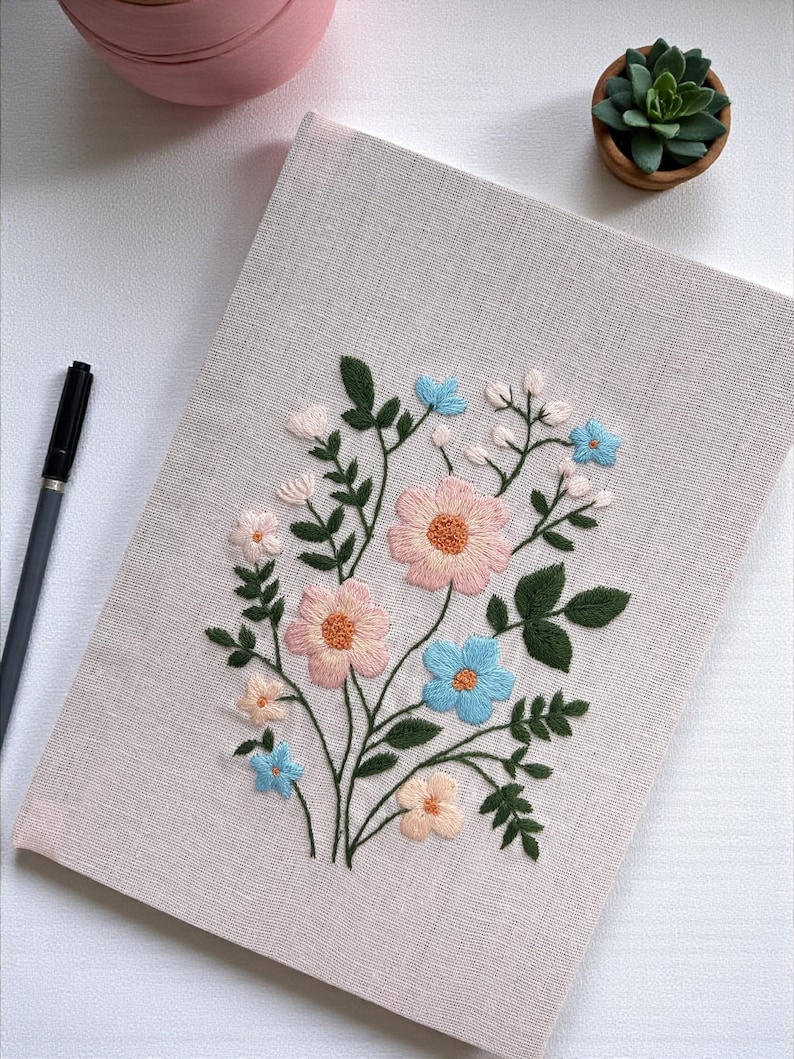 Gepersonaliseerde bloemen handgemaakt notitieboek, vintage handgeborduurd boek met stofomslag, gepersonaliseerd A5-geheim, recepten, cadeau voor moeder Style 10