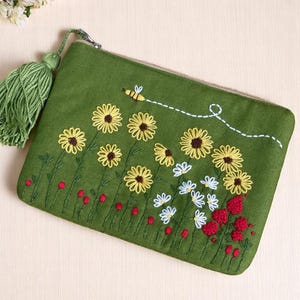 Personalized Hand Embroidered Cosmetic Bag, Flower Pouch, Linen Bag, Handmade Makeup Bag, Bridesmaid Gift, Linen Coin Purse, Embroidery Bag