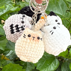 BUY 2 GET 1 FREE | Crochet Cute Cat Plush Keychain, Handmade Mini Crochet Amigurumi Cat Keychain, Cute Animal Keyring, Cute Beige Cat Gifts