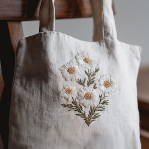 Draagtas borduren madeliefjes, handtas borduurlijn, handgeborduurde linnen madeliefje, tas borduurmarkt, handgemaakte draagtas, damestas