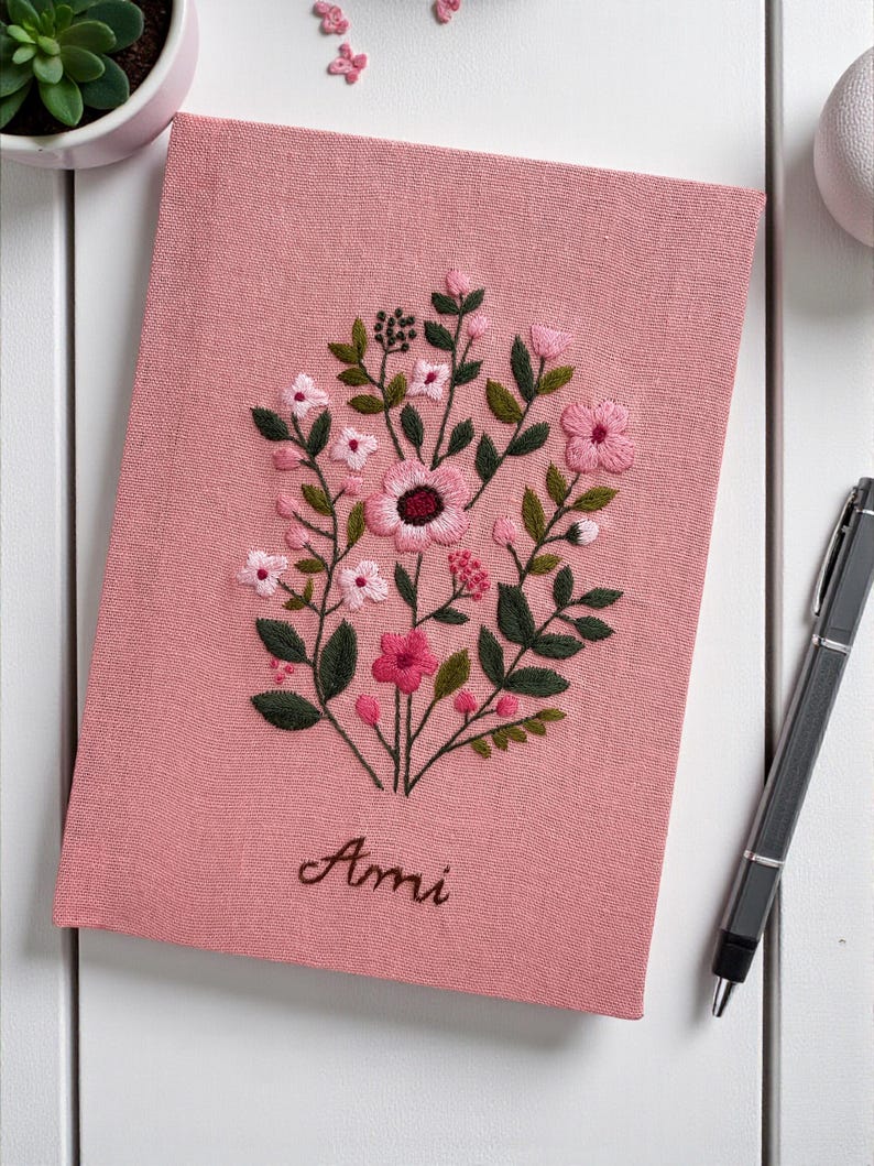 Gepersonaliseerde bloemen handgemaakt notitieboek, vintage handgeborduurd boek met stofomslag, gepersonaliseerd A5-geheim, recepten, cadeau voor moeder Style 11
